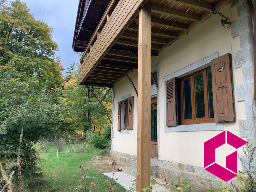 Est - Maison à LE CHAMBON-SUR-LIGNON