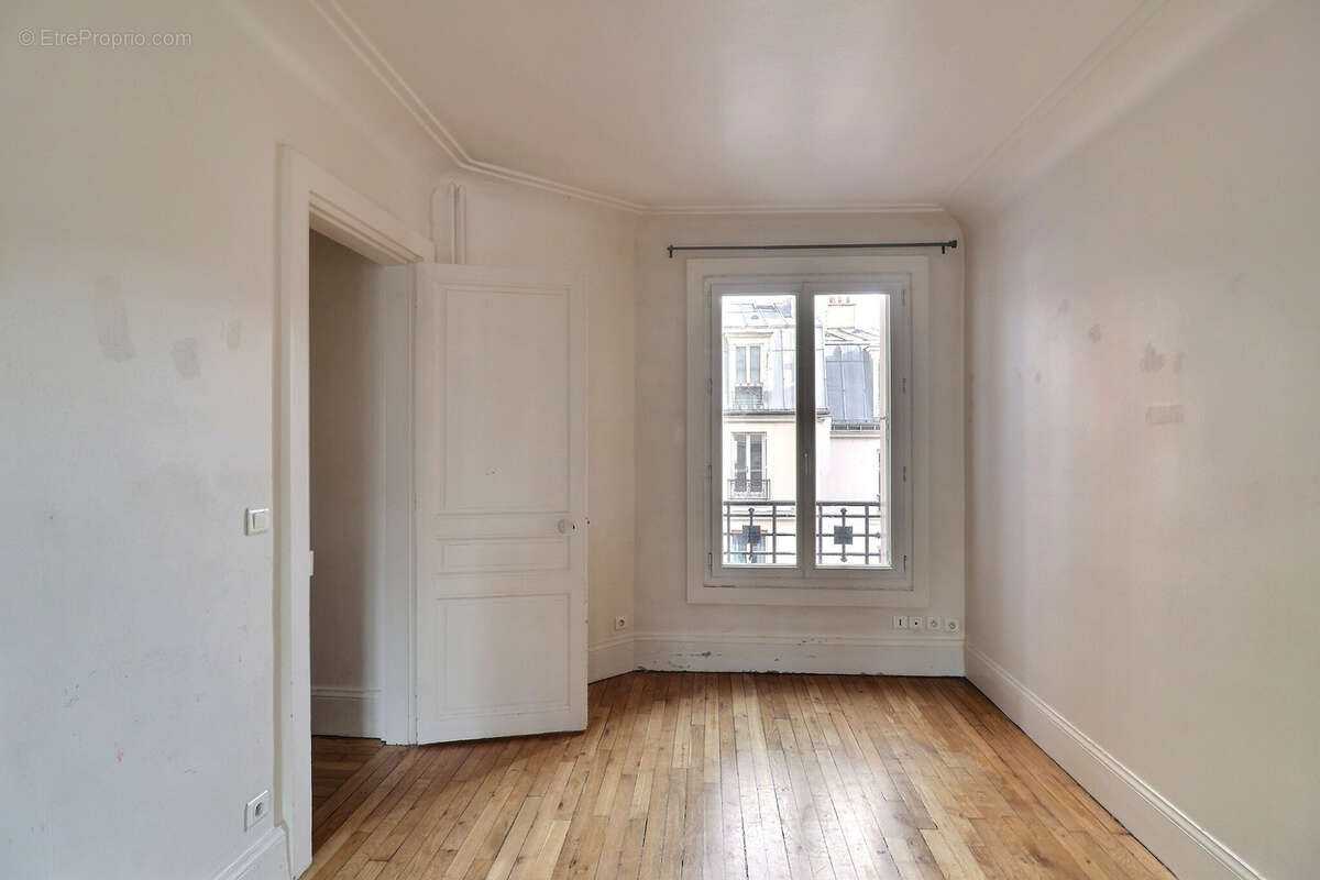 Appartement à PARIS-14E