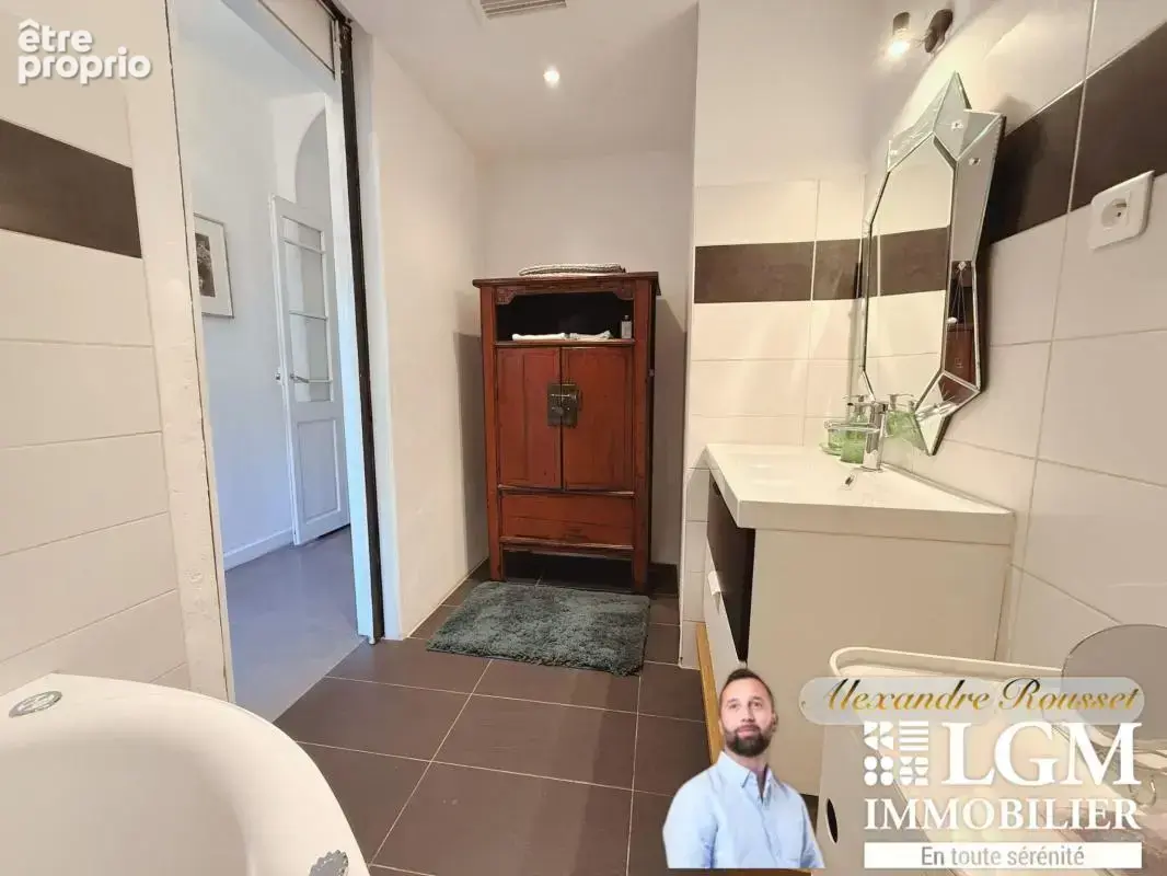  Appartement de caractère de 115 m² avec terrasse – Au cœur du centre historique de Nîmes - photo 11