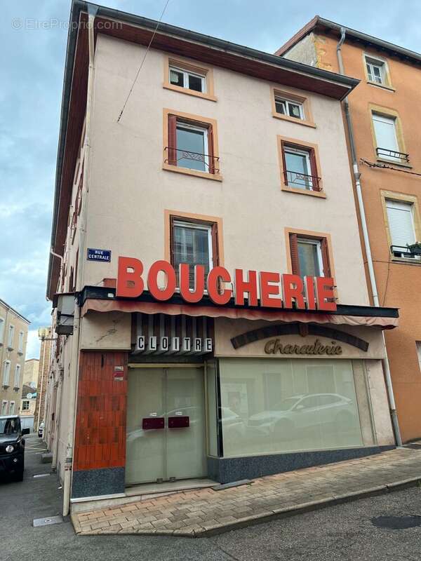 Appartement à COURS-LA-VILLE