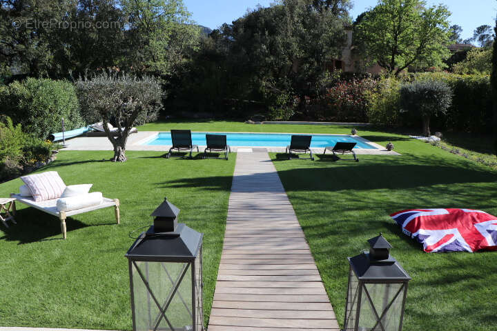 Maison à PLAN-DE-LA-TOUR