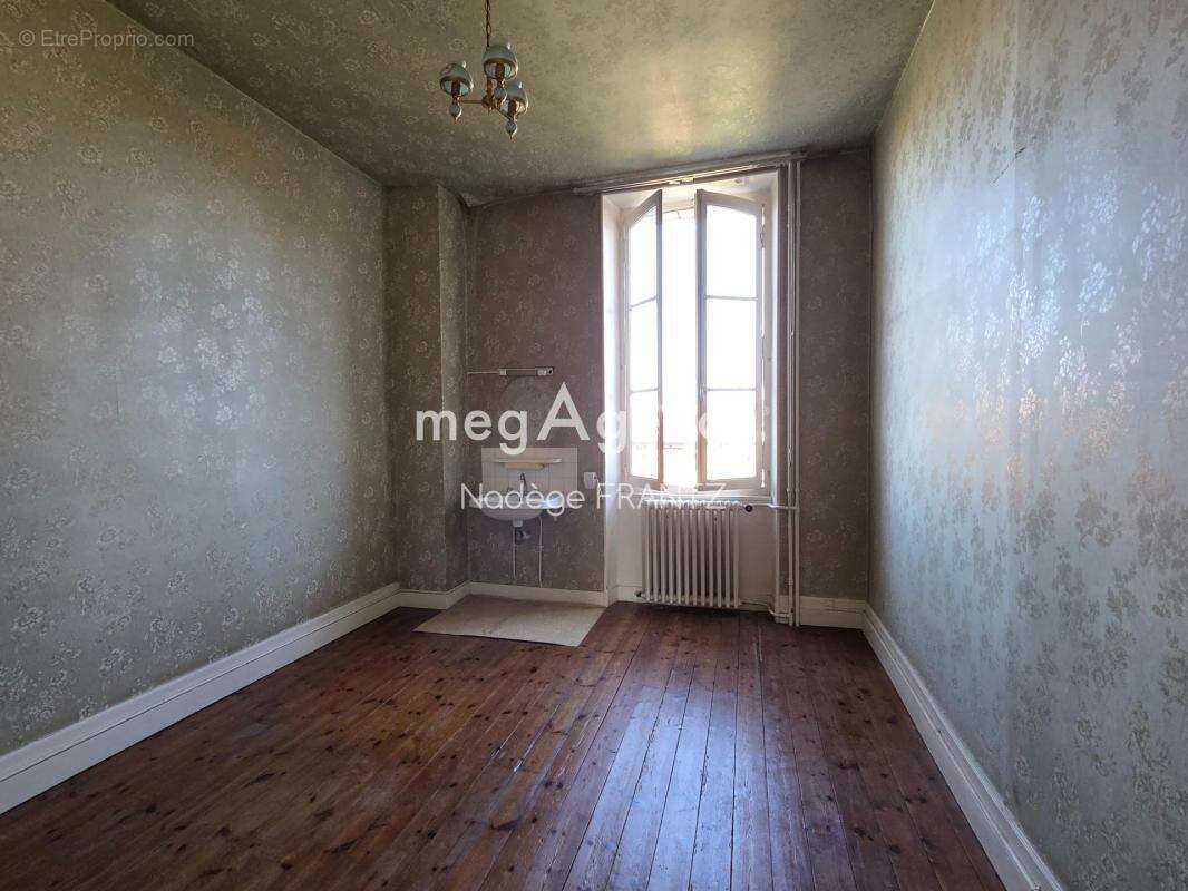 Maison à SAINT-JEAN-D'ANGELY