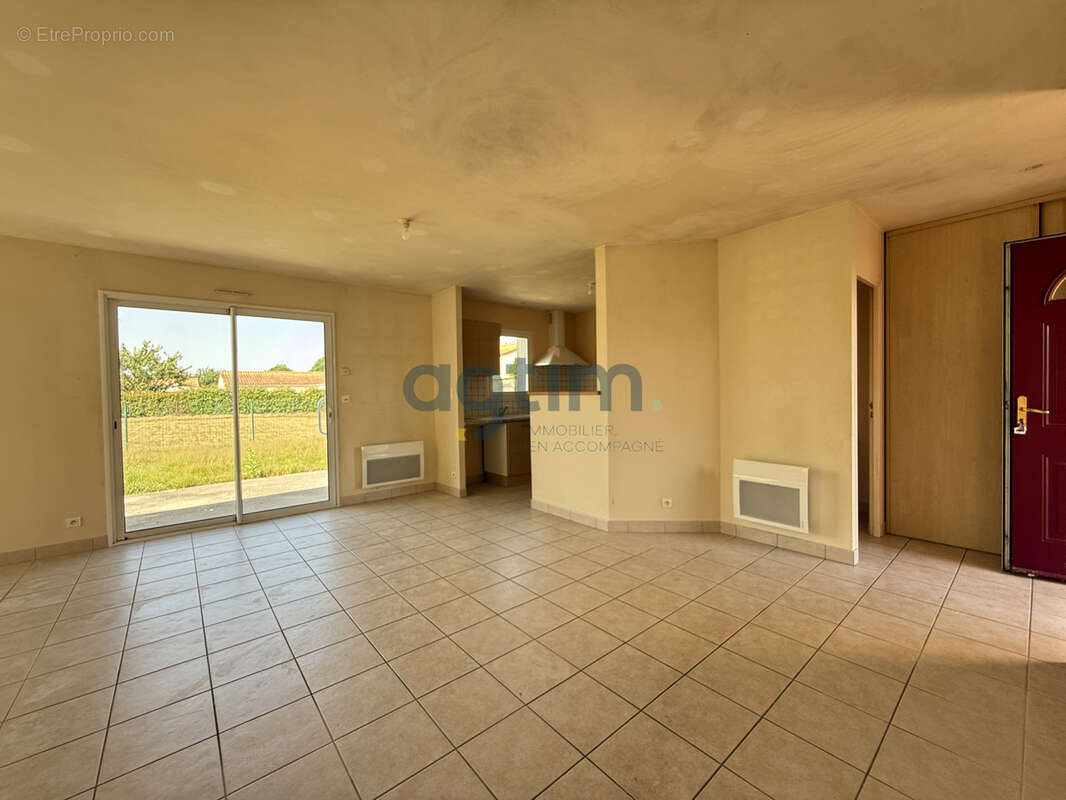 Les-Landes-Génusson, plain pied, en lotissement, 3 chambres, terrain, garage - photo 4