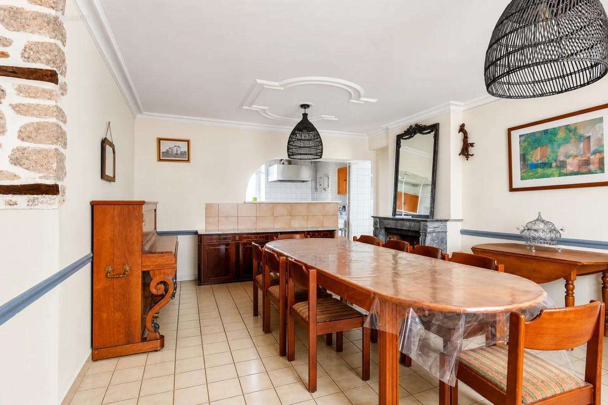 Maison spacieuse de 469 m² à Marsac, 16 pièces - photo 14