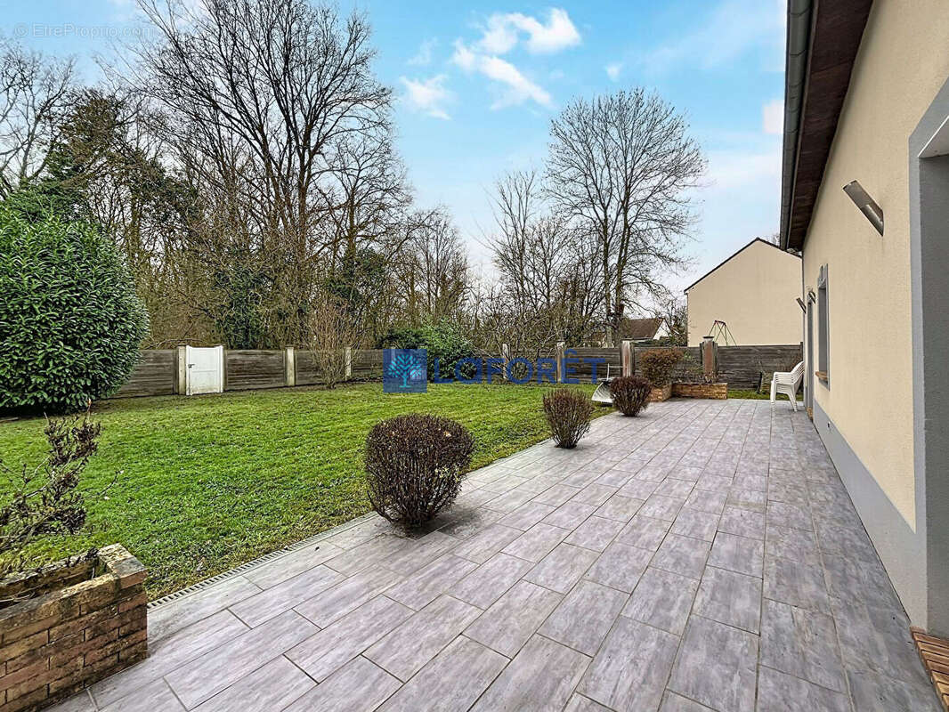 Maison à VAUX-LE-PENIL