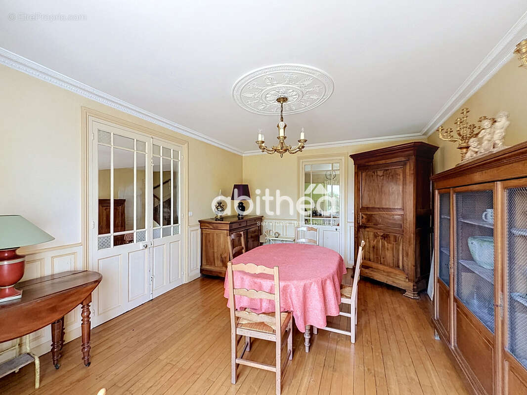 Ruffec Maison de ville 178 m2 3 chambres - photo 9