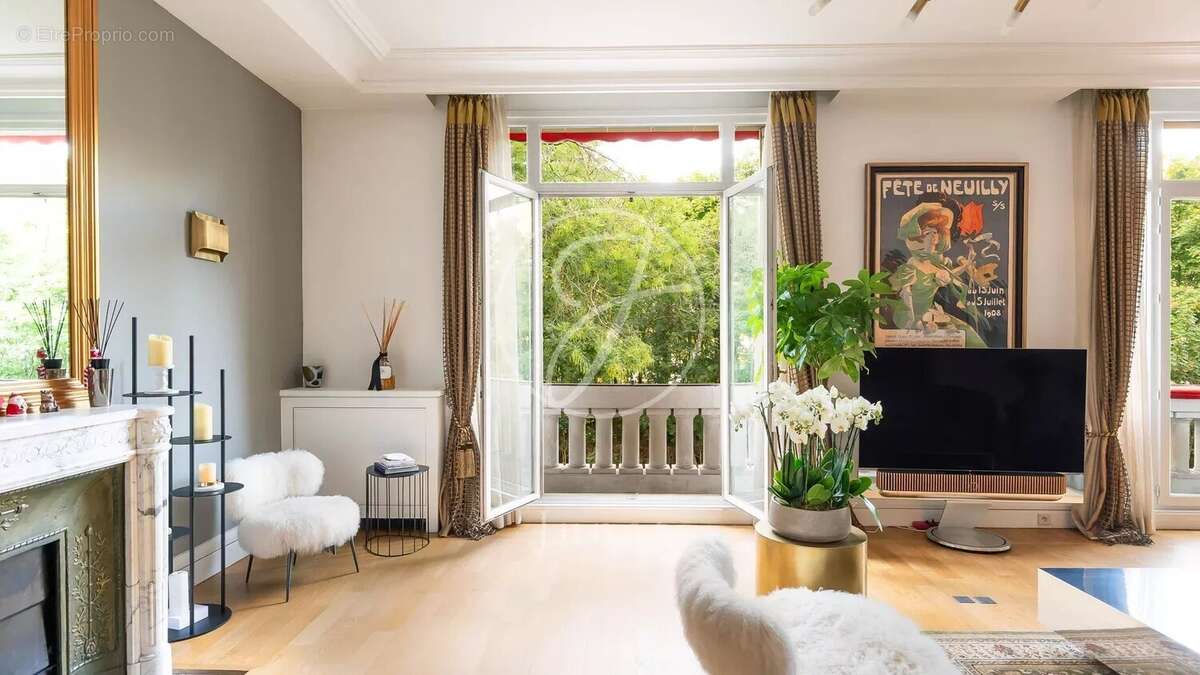 Appartement à PARIS-16E