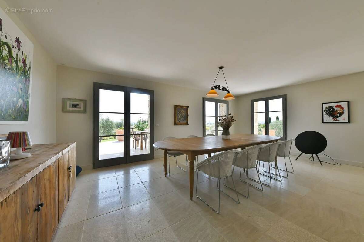 Unique propriété avec piscine et vue panoramique - photo 4