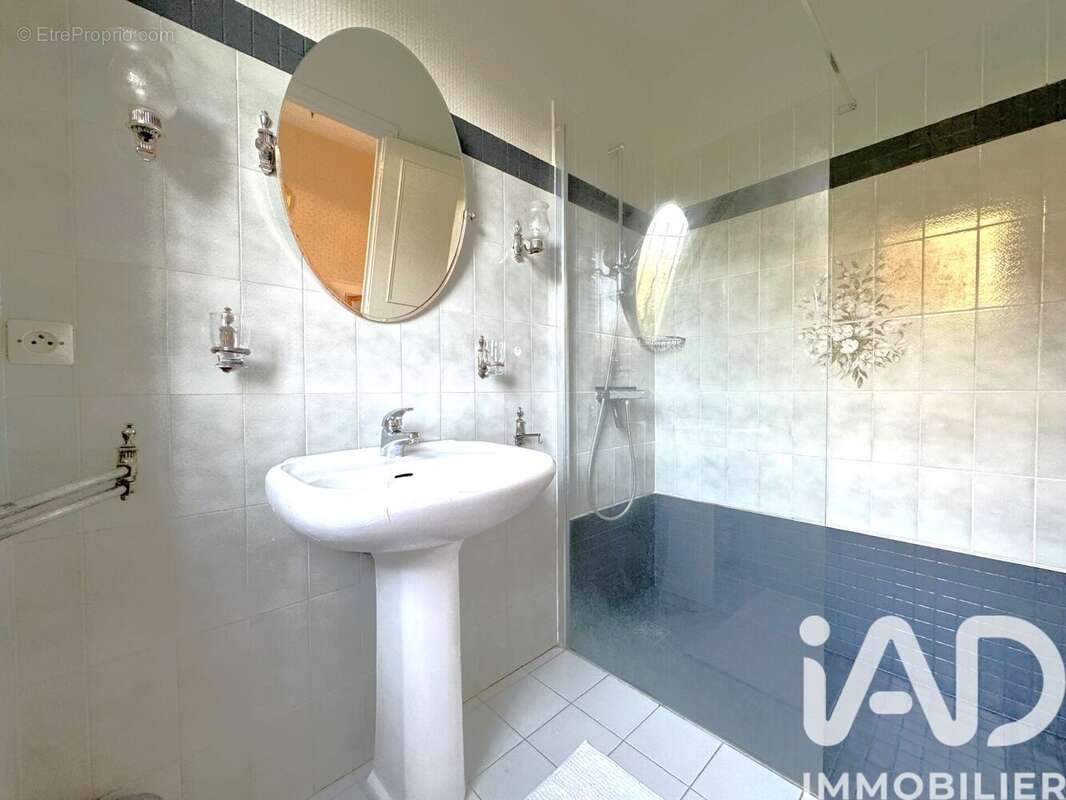 Photo 7 - Maison à LA CELLE-SAINT-CLOUD