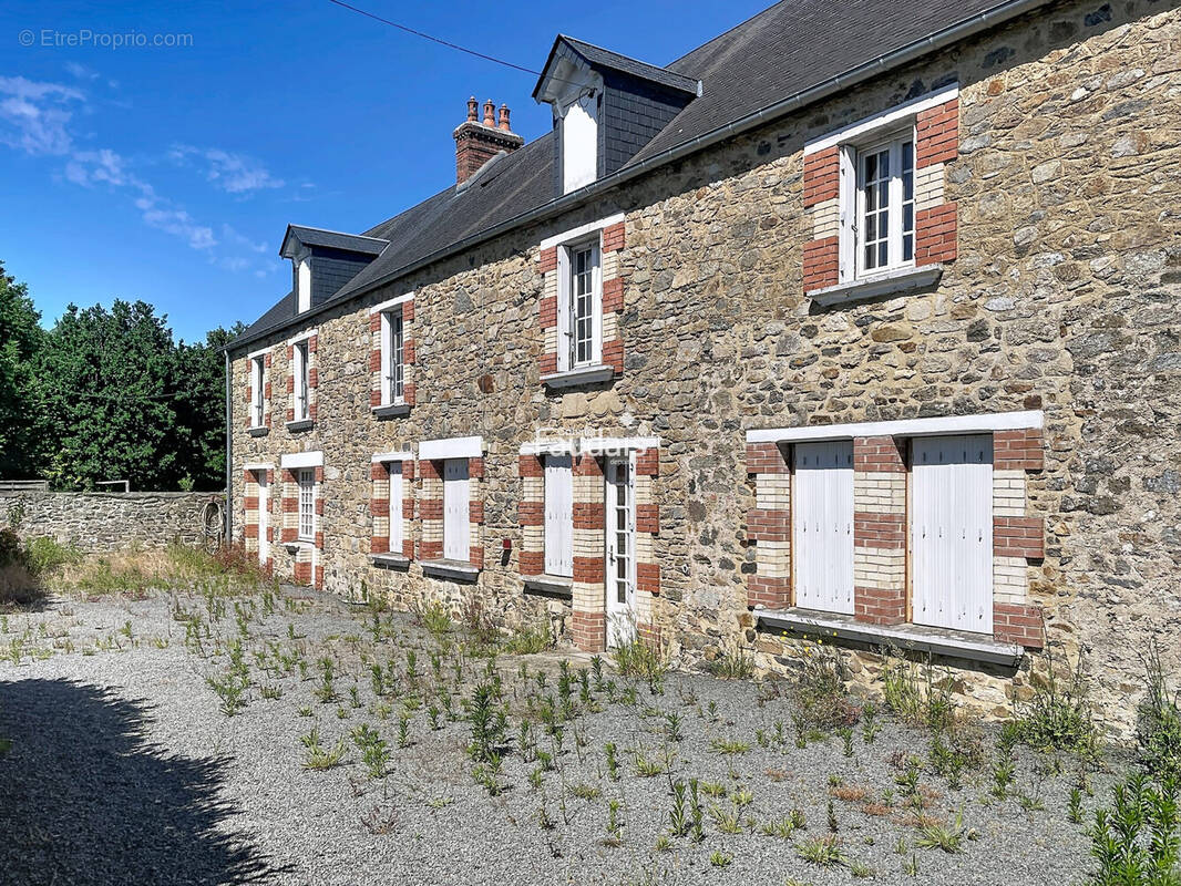 Maison à FEUGERES