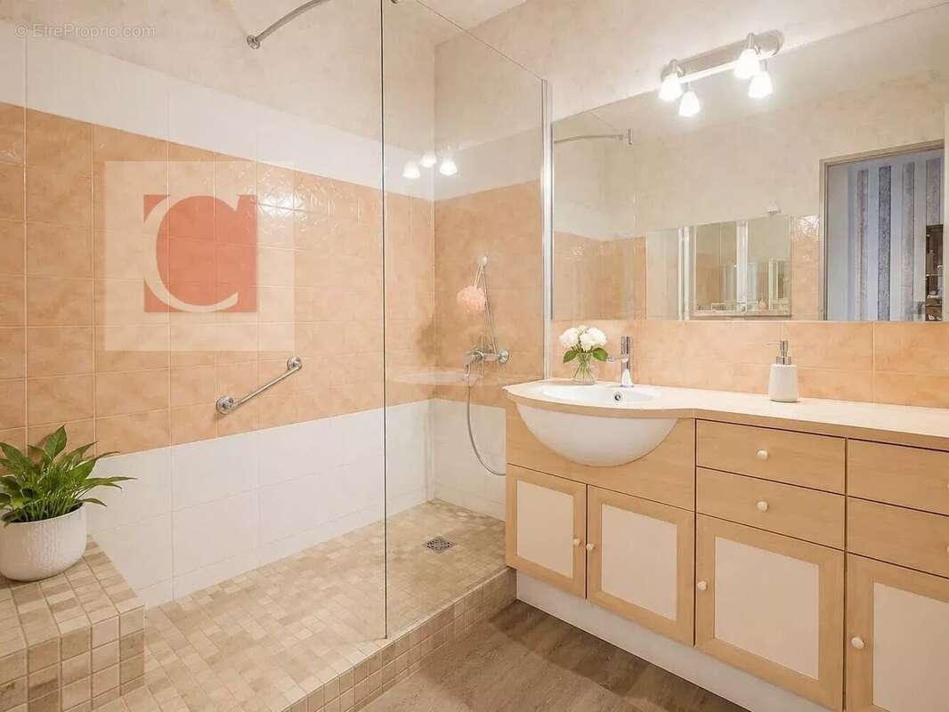 Appartement 59 m² à Nice  - photo 6