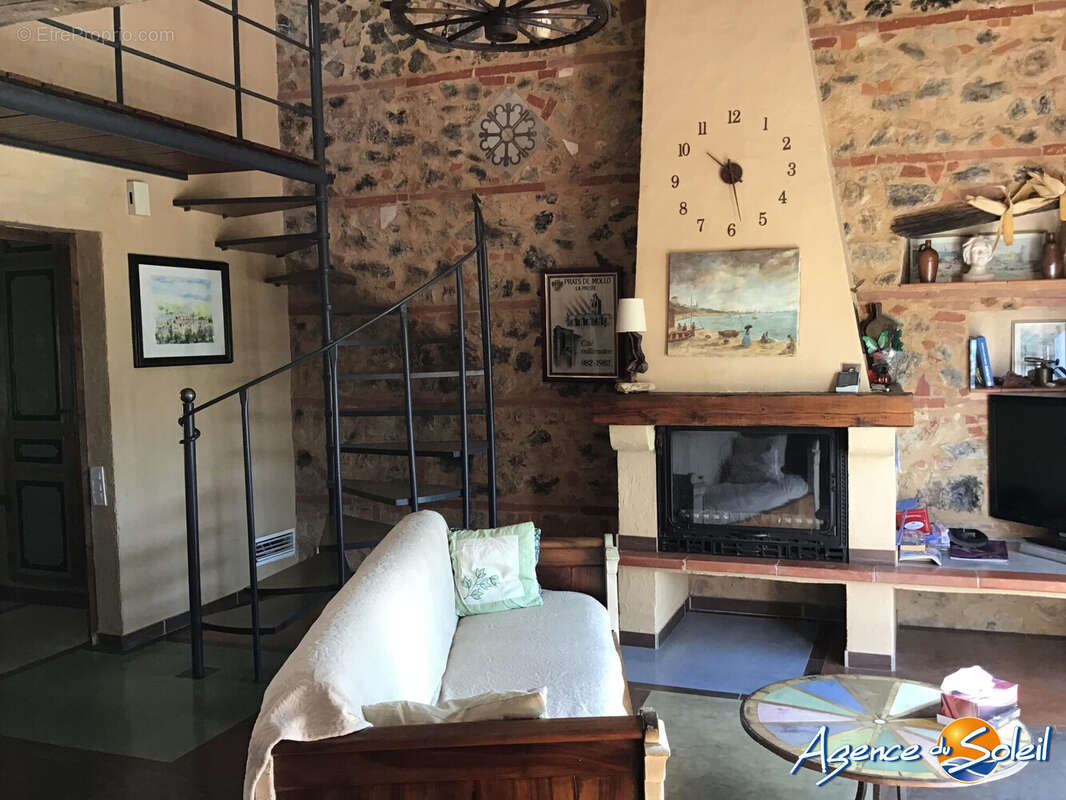 Maison à OPOUL-PERILLOS