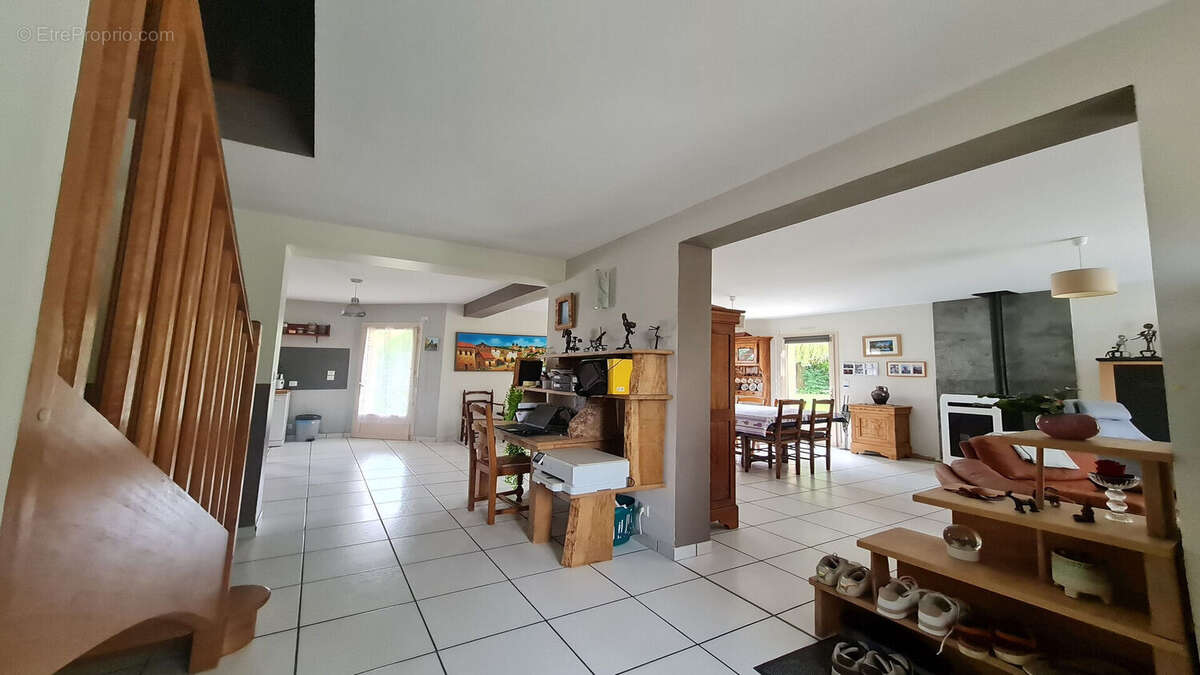 Maison à MEZIERES-SUR-COUESNON