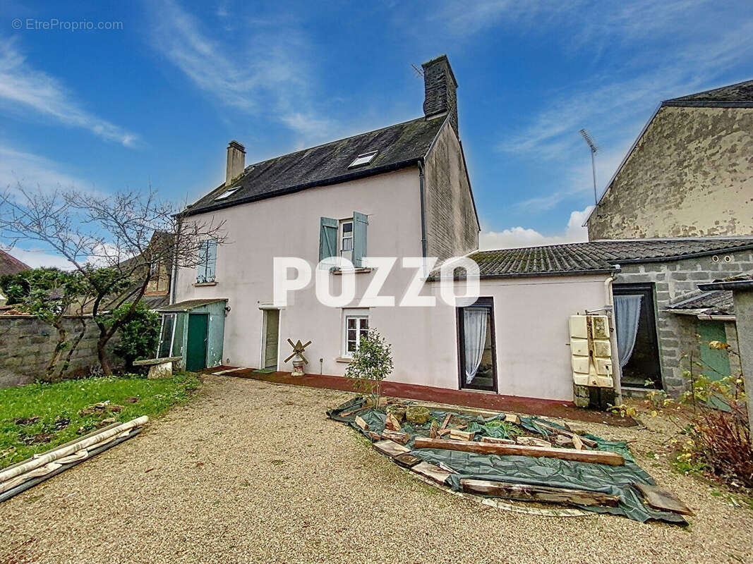 Maison à SAINT-HILAIRE-DU-HARCOUET