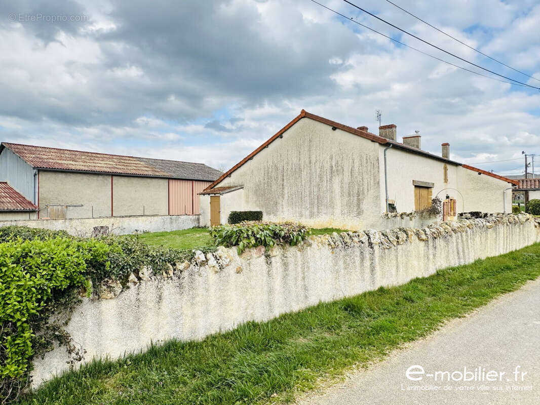 Maison 117 m² à Saint-Julien-De-Jonzy  - photo 3