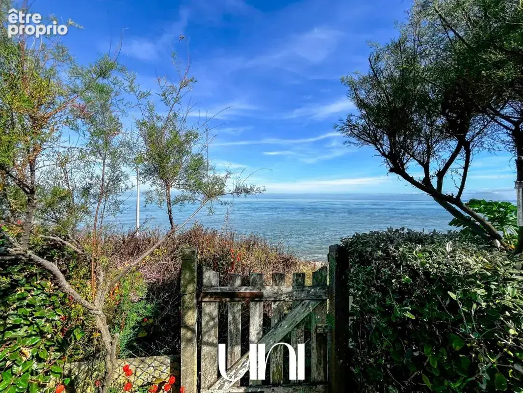 Maison 7 pièces 237 m² à vendre à Luc-Sur-Mer (14530) - photo 2