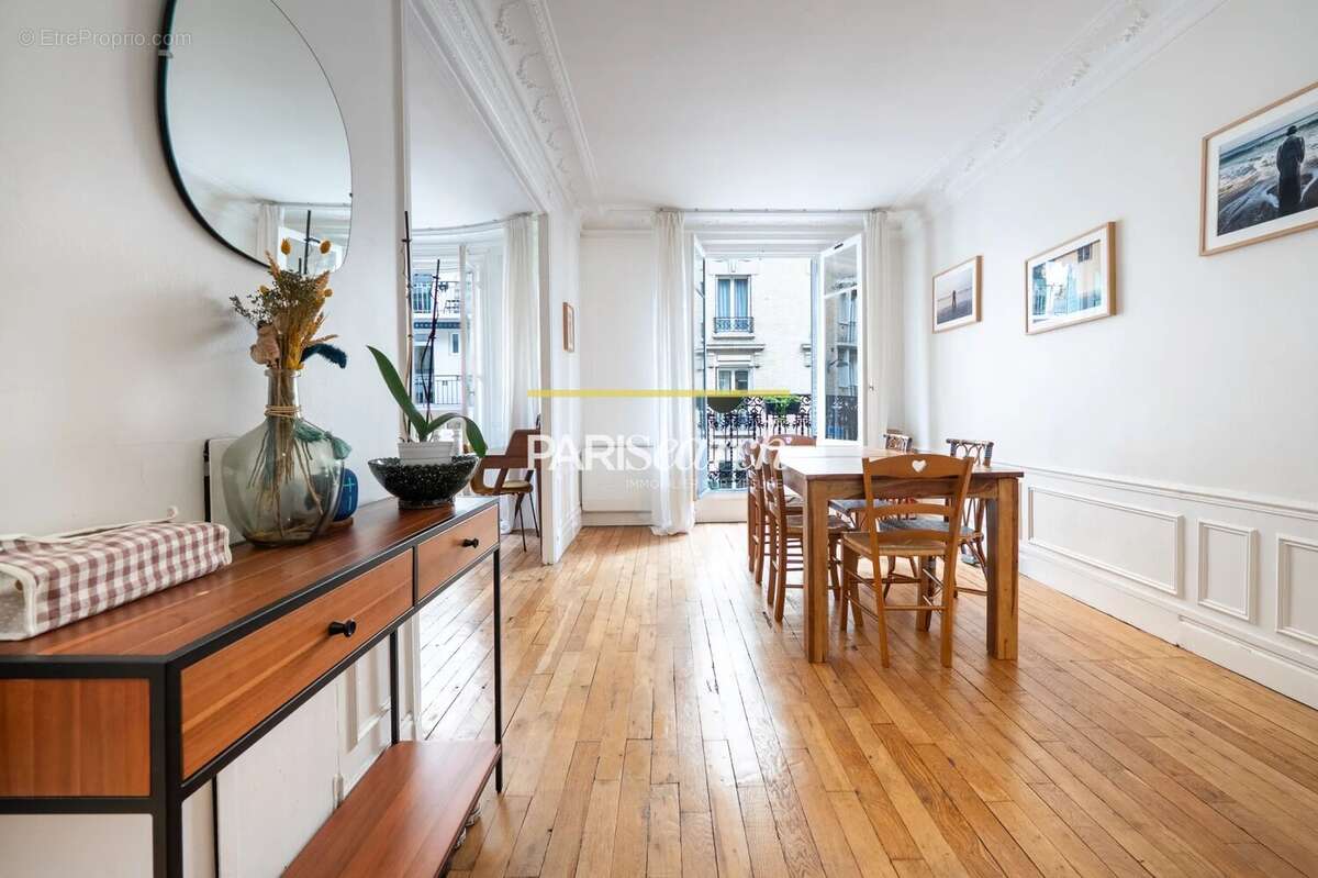 Appartement à PARIS-16E