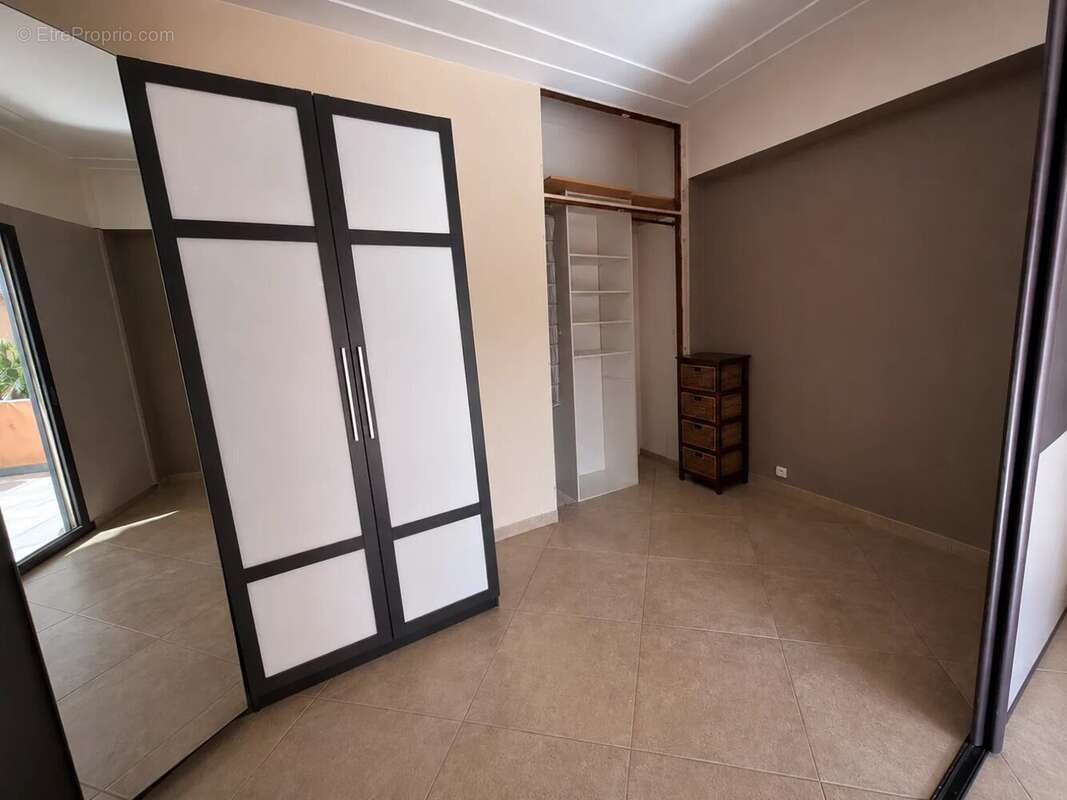 Nice corniche fleurie studio 42m² + jardin 35m²+ cave - photo 9