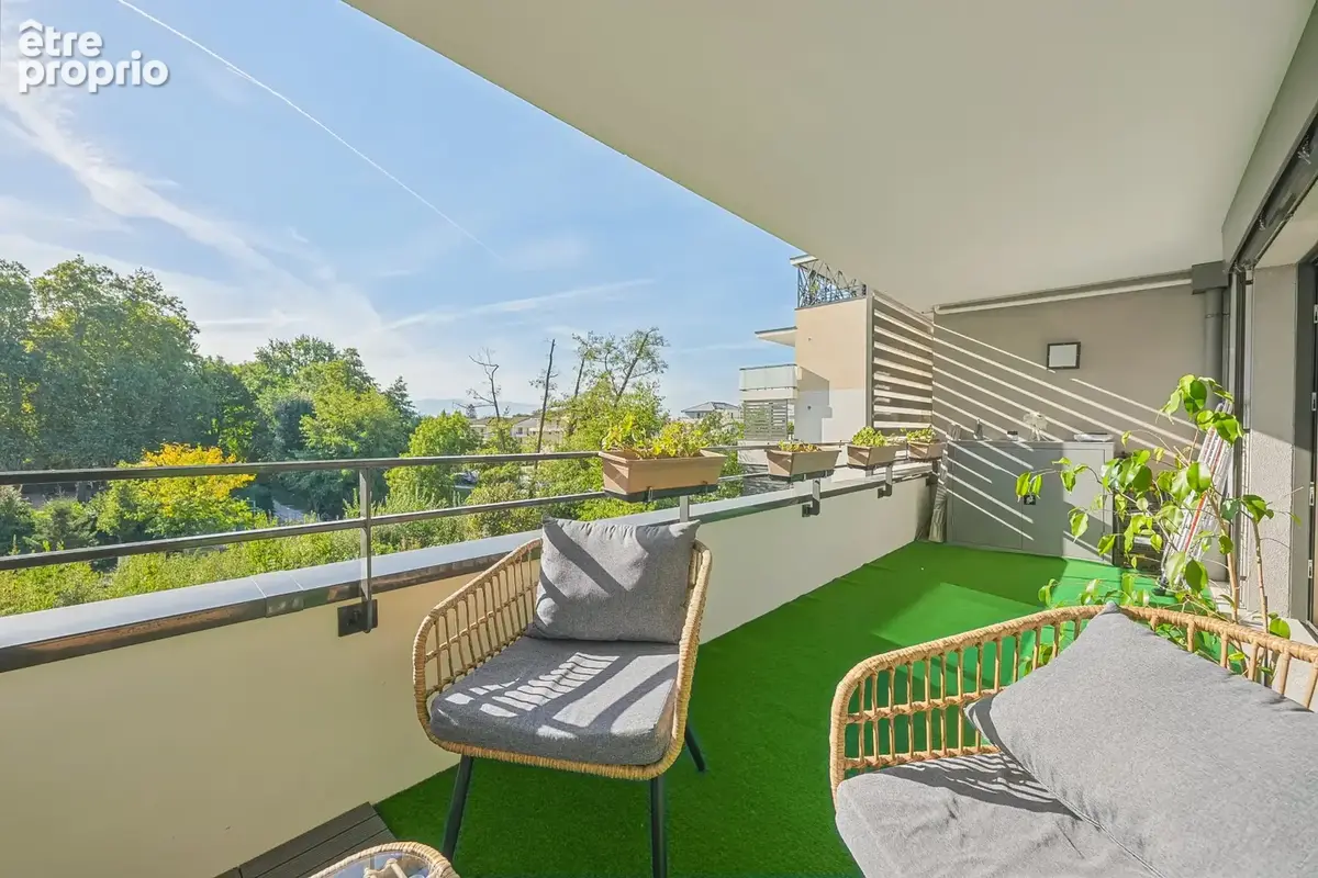 Centre ferney-voltaire, appartement 4 pieces 110m2 avec terrasse et deux garages fermes. - photo 2