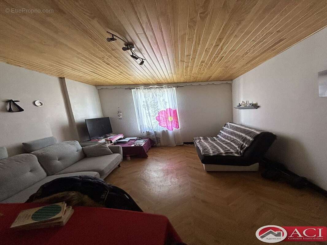 Bornel gare sur place , Immeuble de 4 appartements - photo 6