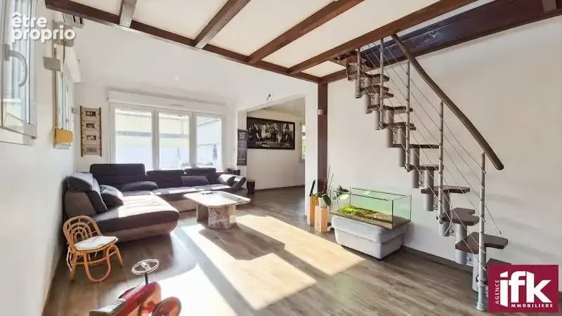 Maison plain-pied de 205 m² sur 13,52 ares avec piscine et double garage – DPE B - photo 10