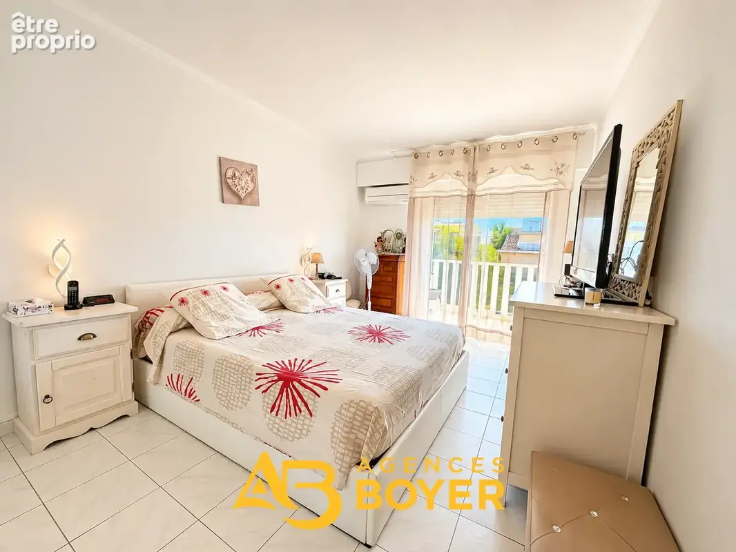 Toulon   Appartement T3 82 m2 avec ascenseur terrasse 16 m2, parking et cave - photo 6