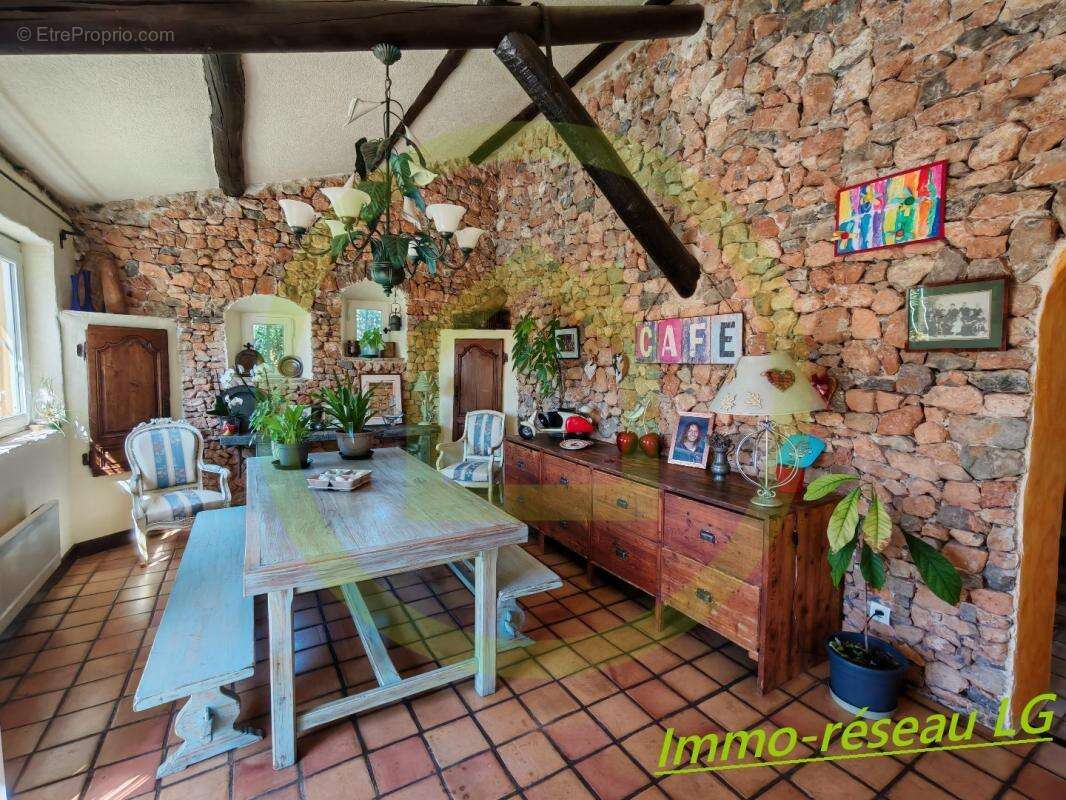 Maison à LE CASTELLET