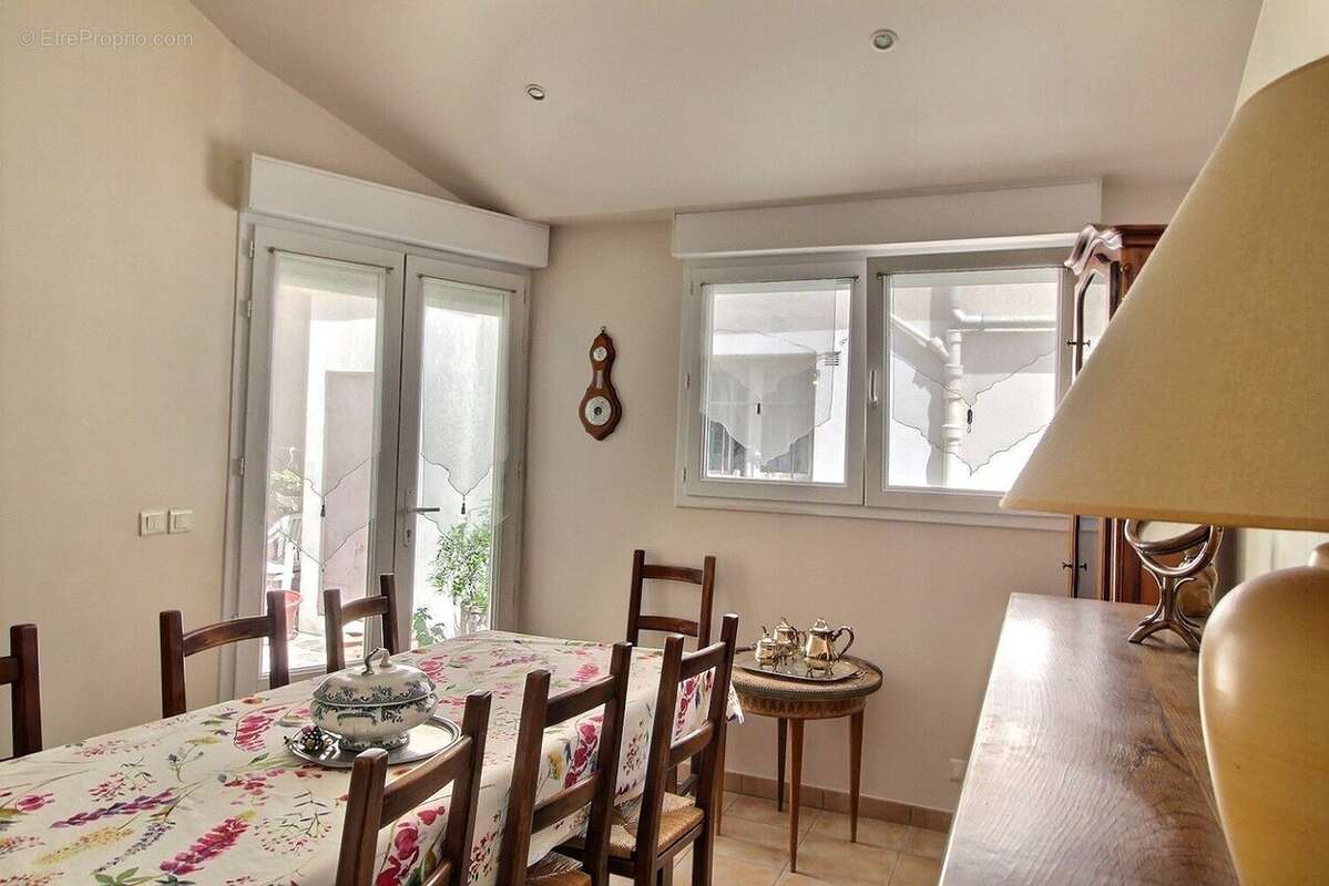 Appartement à SAINT-MAUR-DES-FOSSES