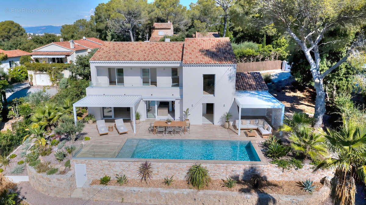 Saint raphael villa entierement renovee calme et apercue mer - photo 16