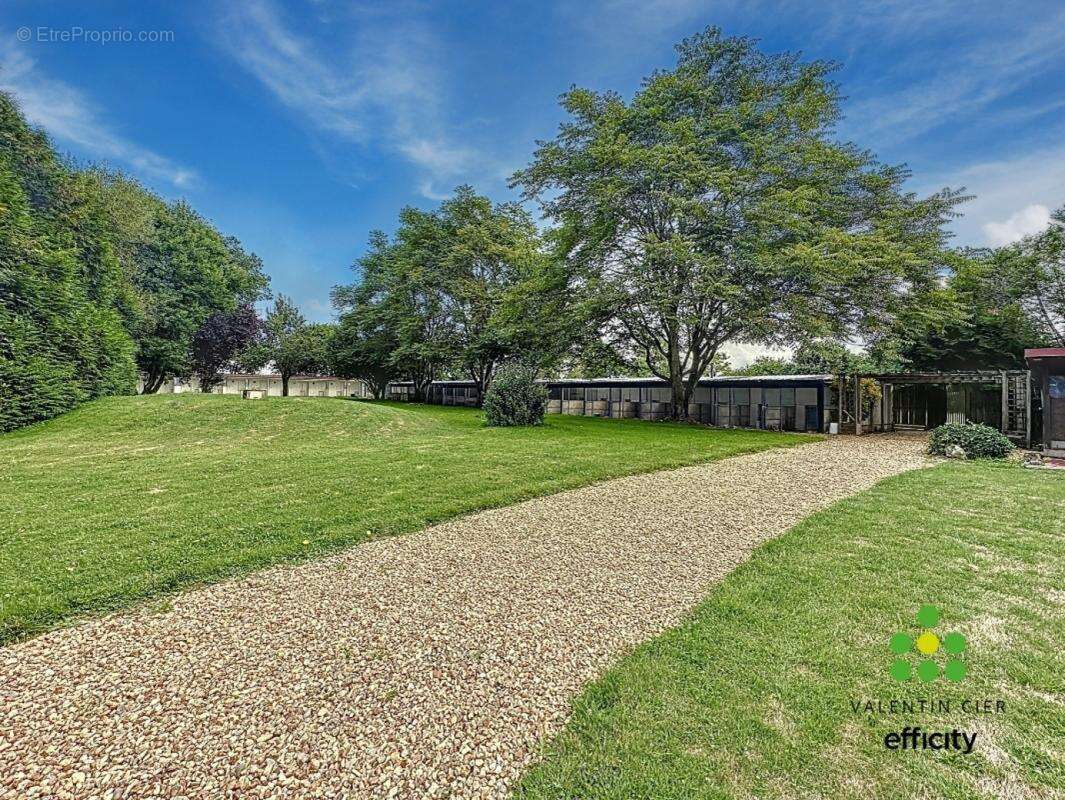 Commerce à BEAUMONT-LES-AUTELS