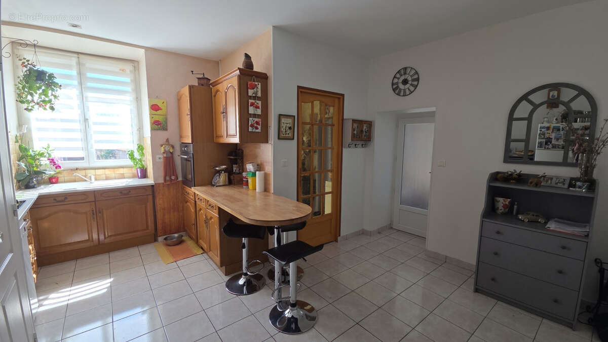 Maison à LA ROCHE-BLANCHE