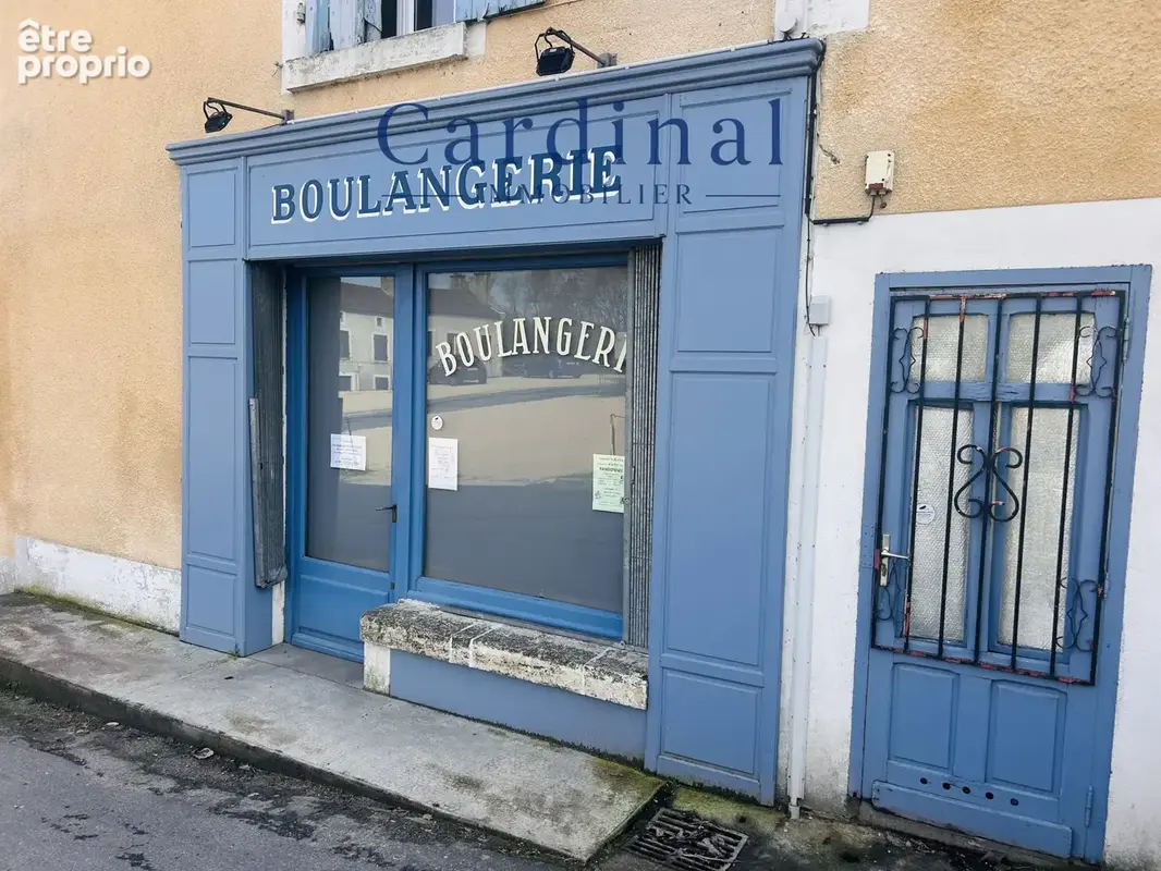 Commerce à MONTREM