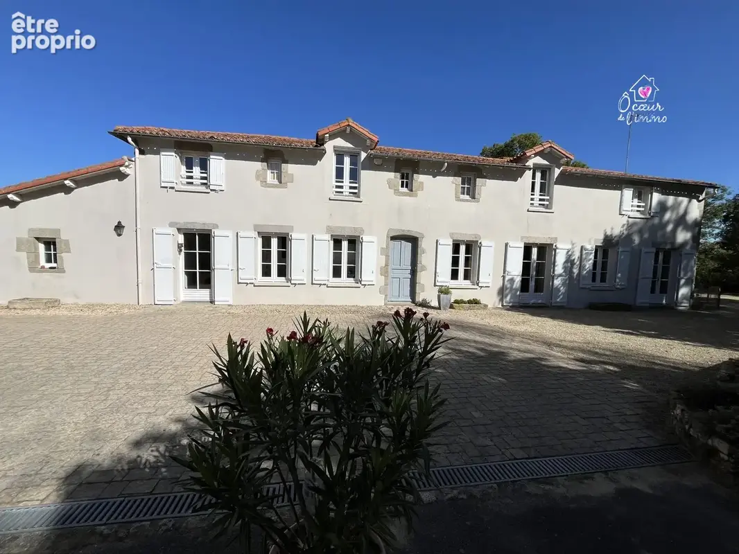 Maison 8 pièces 234 m² à vendre à Mauleon (79700) - photo 1