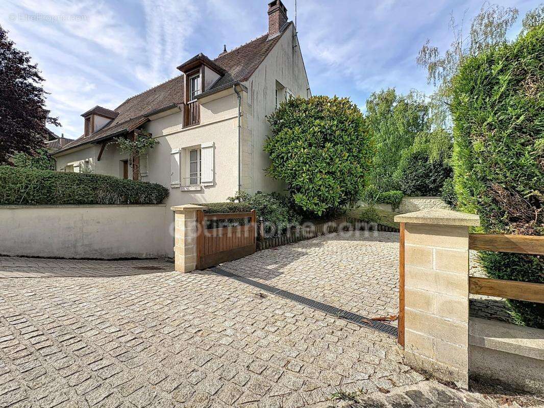 L ISLE ADAM (95) : Maison 170m² 850m² terrain 5 chambres - photo 12