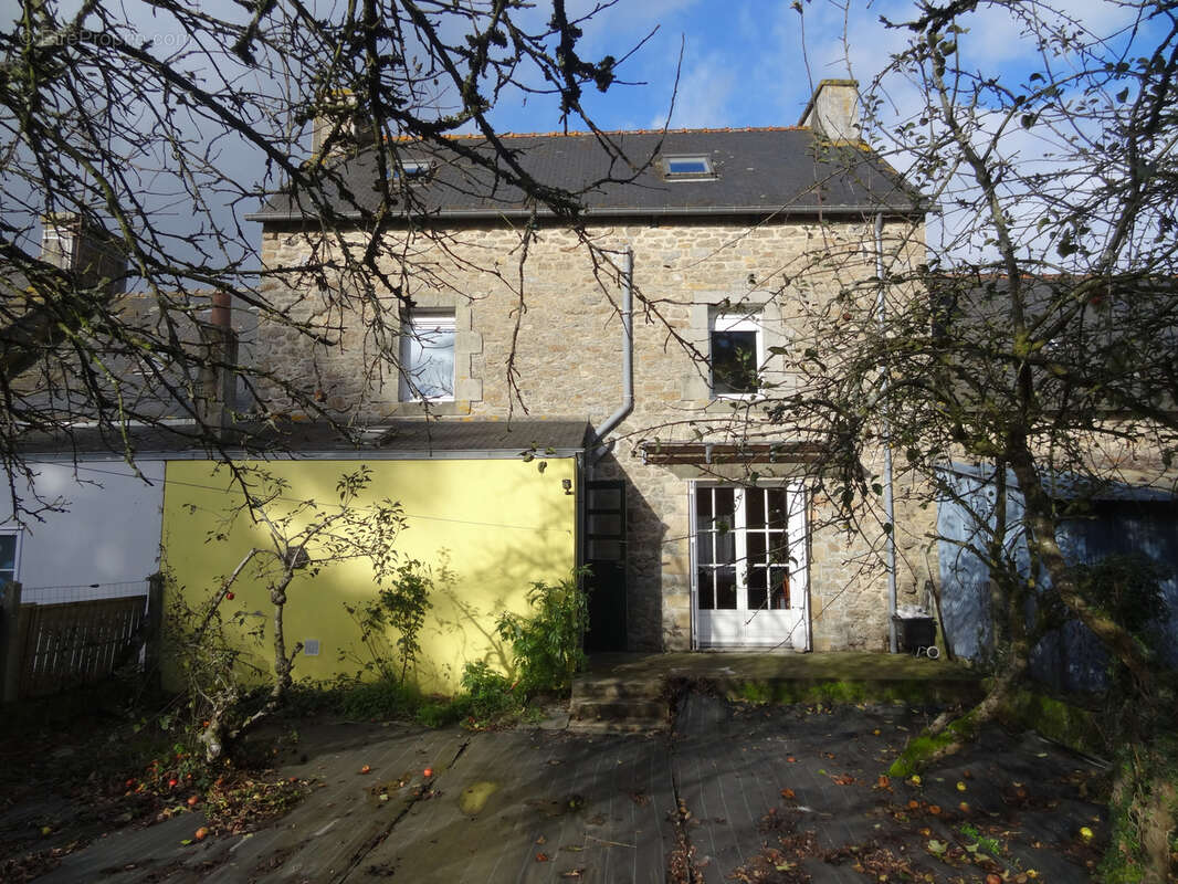 Maison à PLOUNEVEZ-QUINTIN