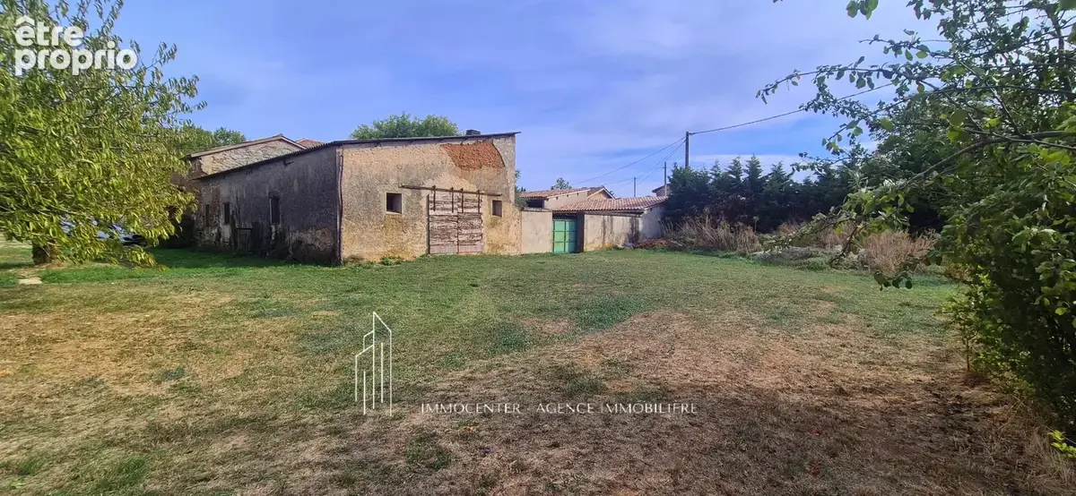 Ferme de caractère à rénover 400 m2 sur 2 850 m2 de terrain. IMMOCENTER BOURG DE PEAGE - photo 12