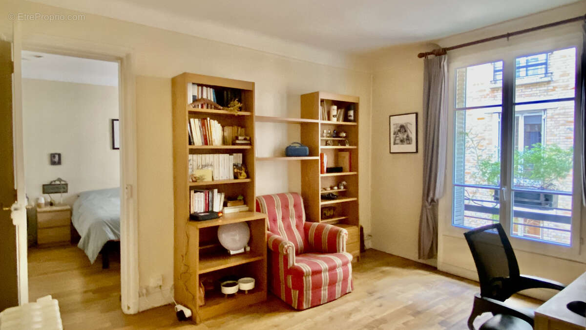 Appartement à PARIS-16E