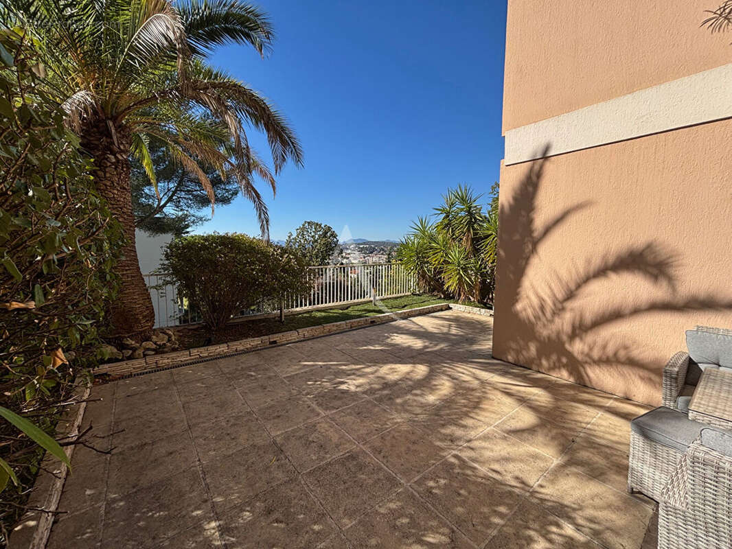 Appartement à LE CANNET