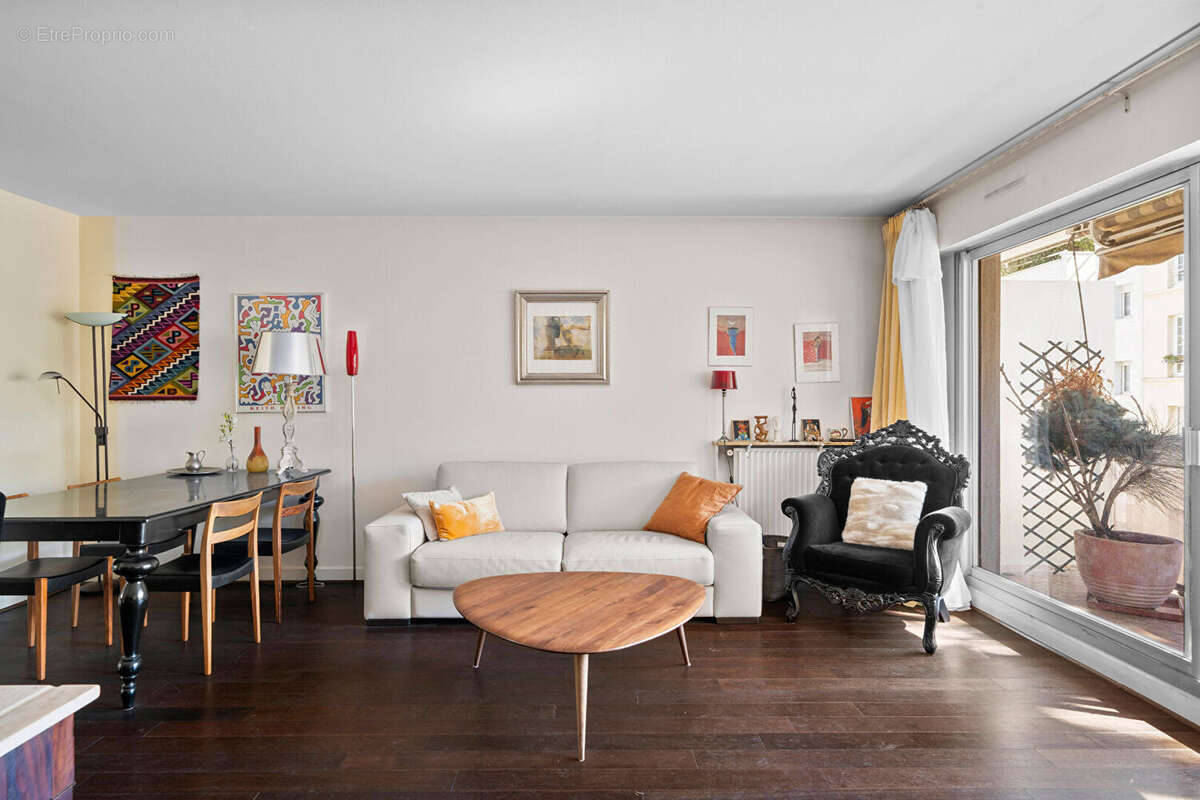 Appartement à PARIS-14E