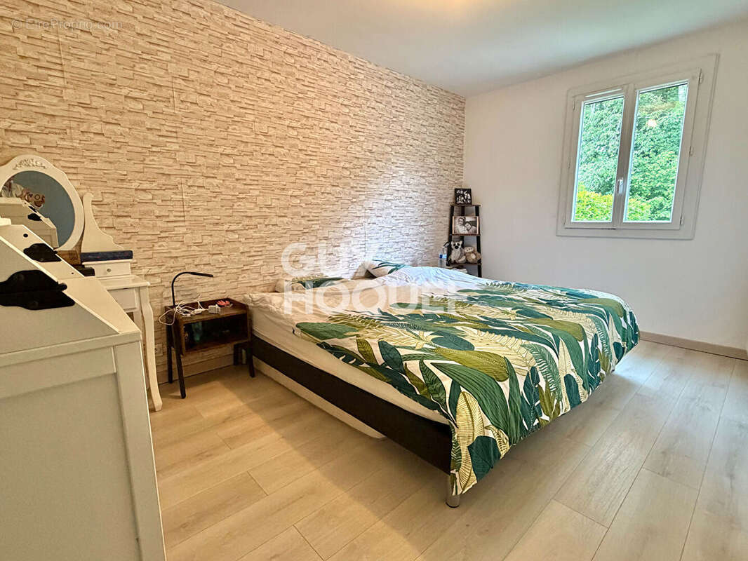 Maison à LE COUDRAY-MONTCEAUX