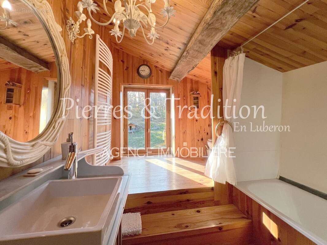 Maison à SIMIANE-LA-ROTONDE