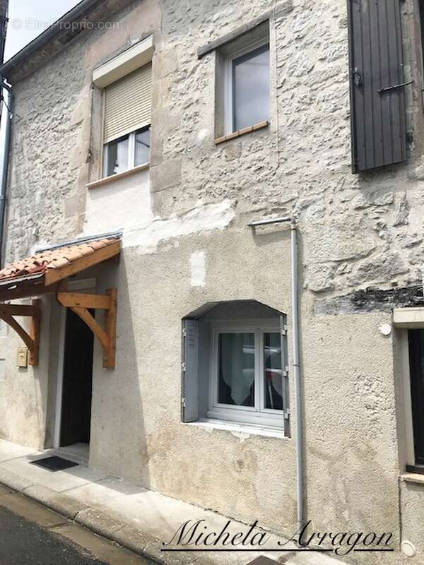 Maison à SAINT-PASTOUR