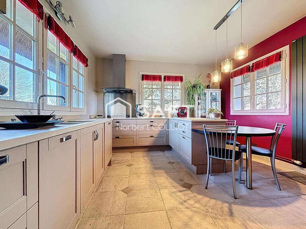 Photo 6 - Maison à LE MESNIL-SAINT-DENIS