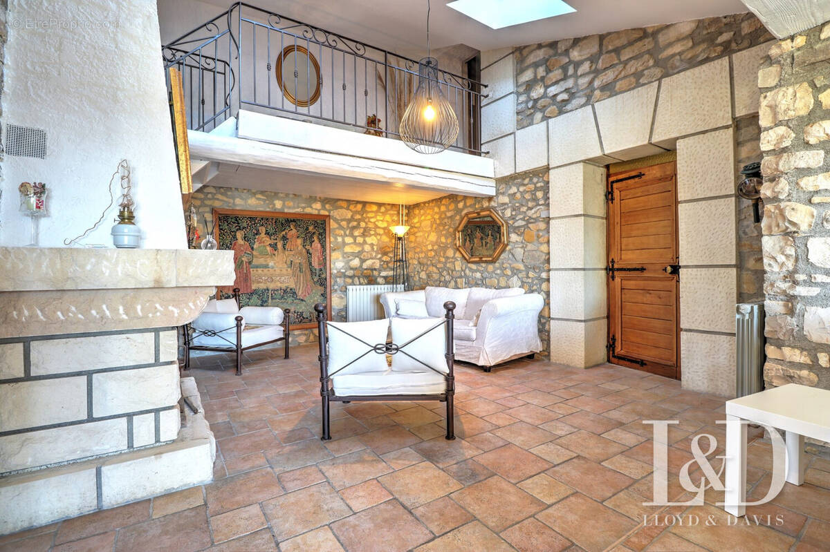 Maison à VEZENOBRES