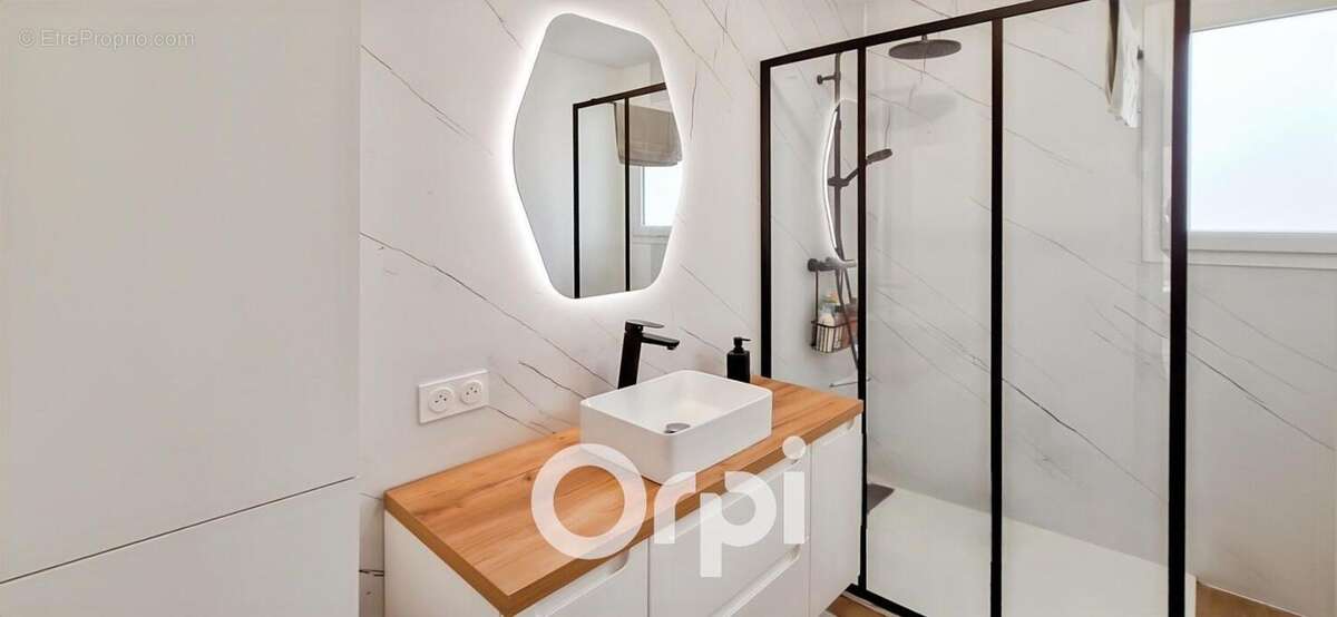 Maison à LA CHAIZE-LE-VICOMTE