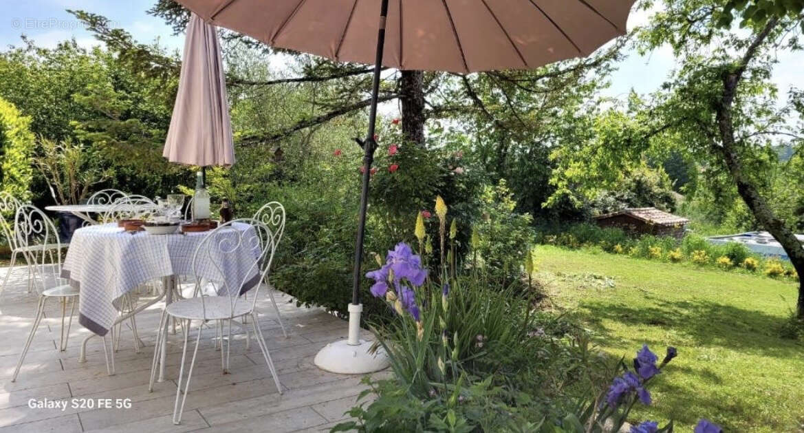 Maison en pierres et gîte - photo 2