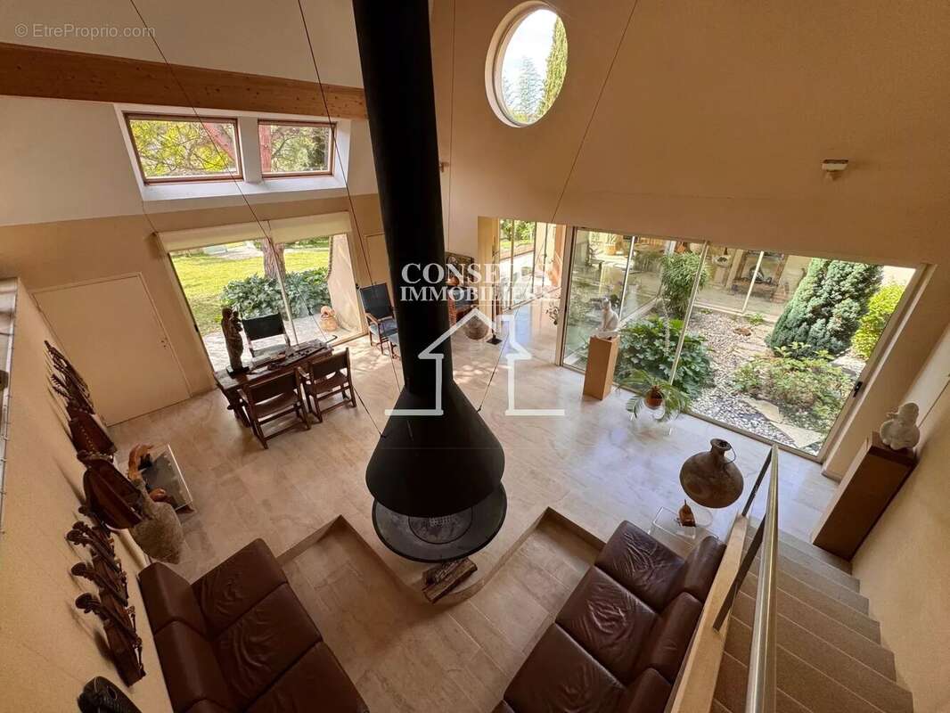 Maison à SAINT-JULIEN-DU-SAULT