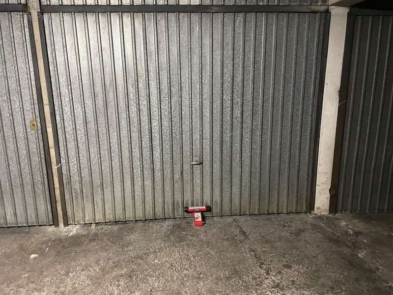 Parking à PARIS-18E