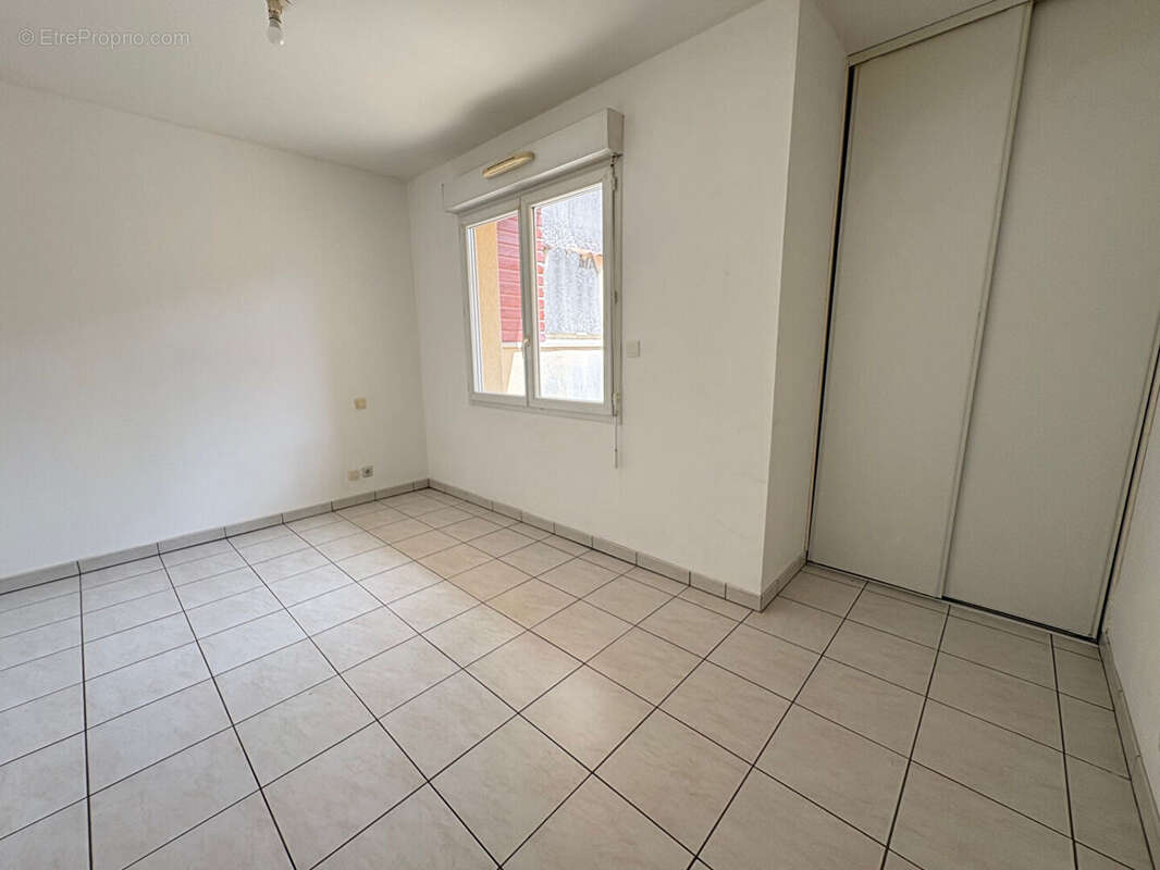 Buxerolles - bel appartement  2 pièce(s) 54 m2 - jardinet - parking privatif. - photo 8