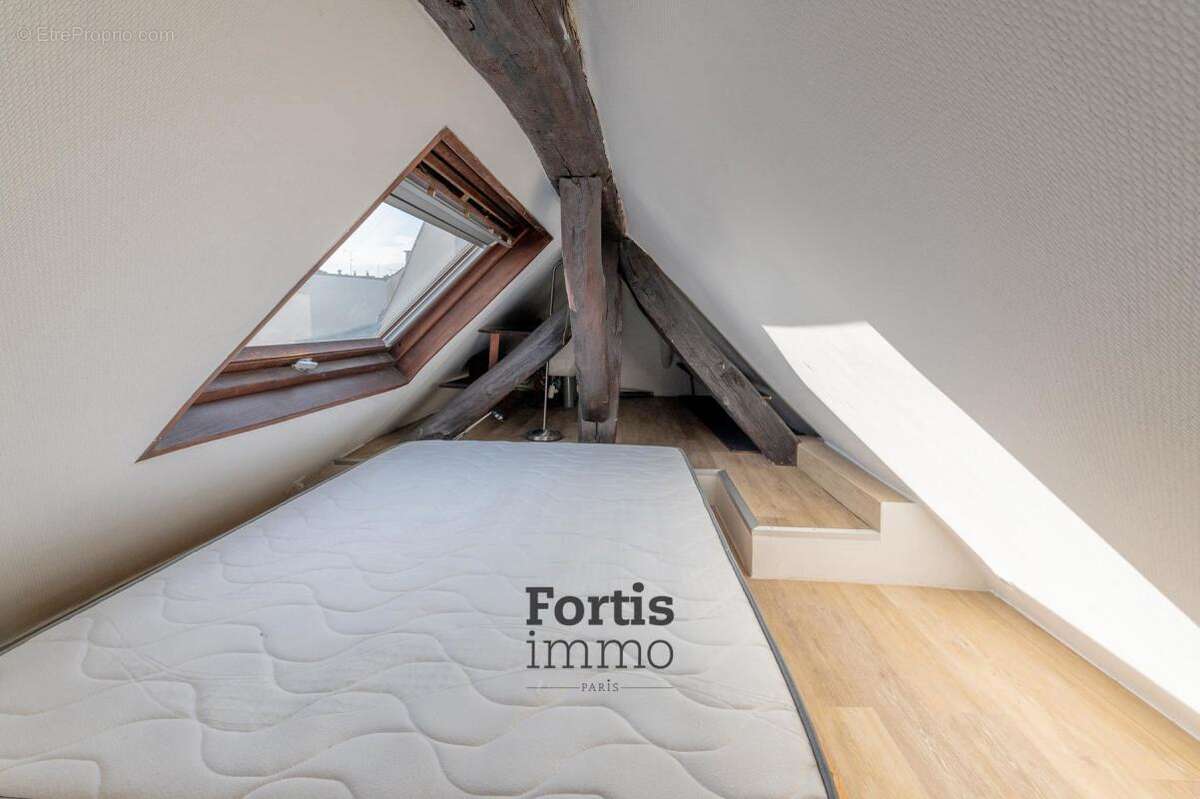 Appartement à PARIS-1E